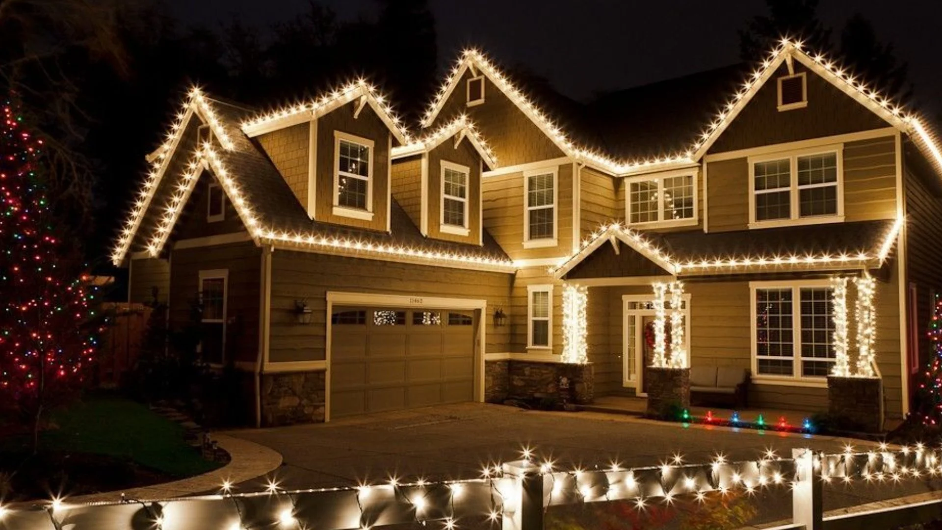 Hiring Pros to Install Your Christmas Lighting? Here’s What to Expect
