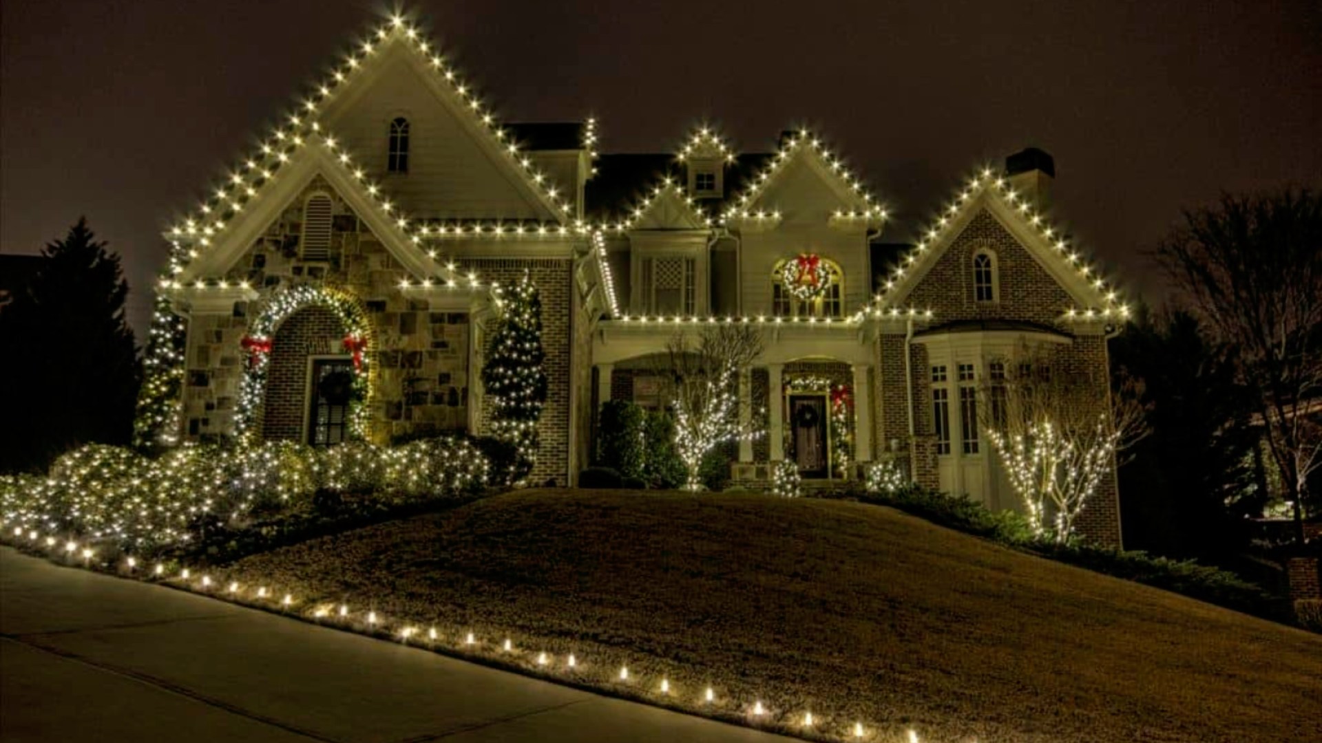 Cheery Holiday Light Decoration Ideas for Your Home or Business | Bloom ...